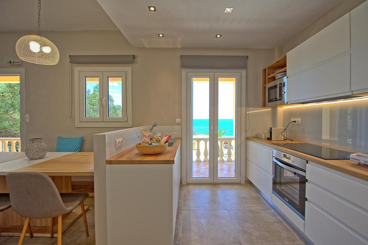 Beachfront Villa Seasun By Posarellivillas Agios Spyridon  Экстерьер фото